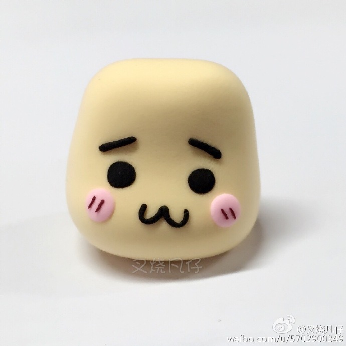 嘟着嘴超萌的牛轰轰粘土小人偶做法