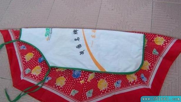 如何将旧雨伞制作成围裙的方法图片2