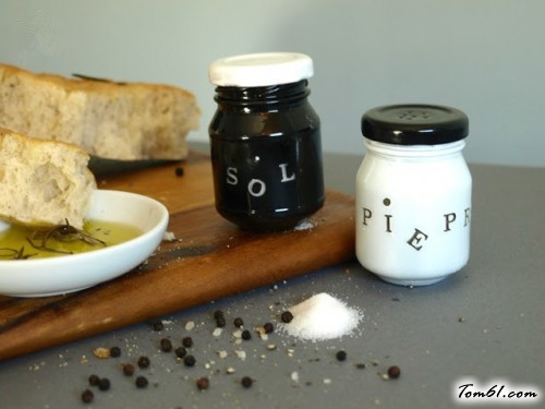食盐和胡椒存储罐的废物利用的创意制作图