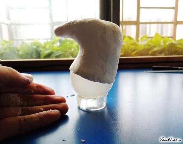 灯泡的废物利用的创意制作图解教程图片2 灯泡的废物利用的创意制作图解教程图片2