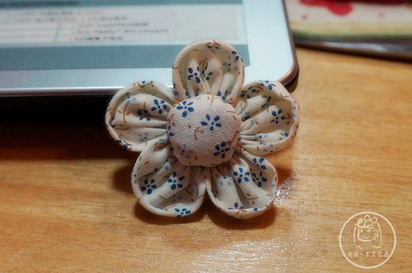 布艺小花的废物利用的创意制作图解教程