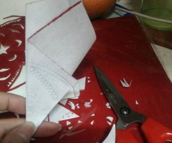 鲜艳的桃花剪纸图案 桃花的剪纸方法步骤图片4
