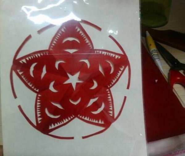 鲜艳的桃花剪纸图案与图解教程