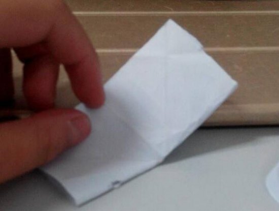 一朵祥云的剪纸图案 简单的剪纸方法步骤图片2
