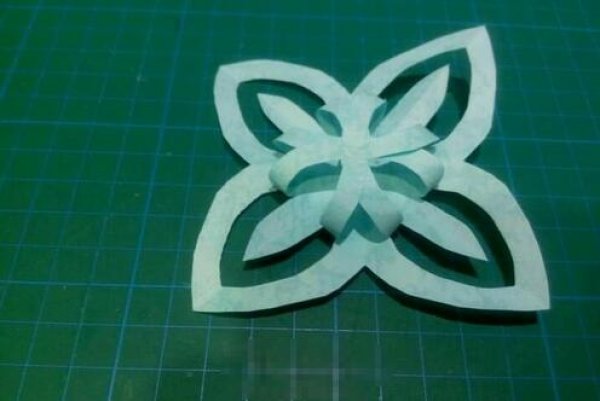漂亮的立体雪花剪纸图案与图解教程