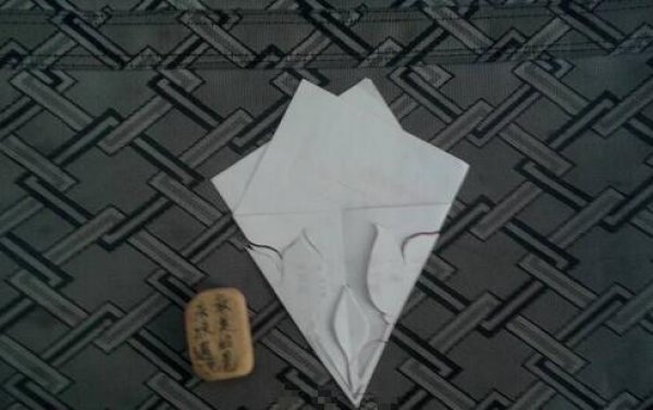 郁金香剪纸图案及方法,剪纸郁金香步骤图片2