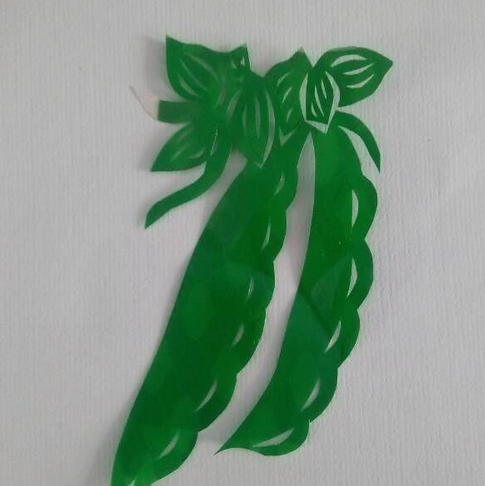 翠绿的豌豆剪纸图案与图解教程
