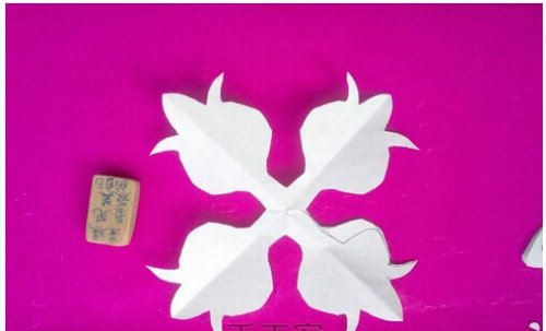 儿童剪纸图案大全及方法-漂亮的四朵小花图片6