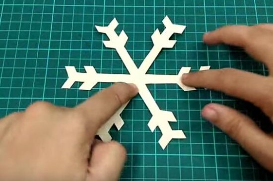  儿童剪纸大全之雪花（一）图片1