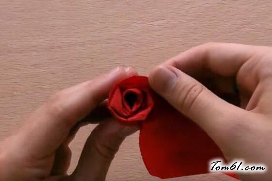 纸条玫瑰花的折纸方法教程-纸条玫瑰图片8