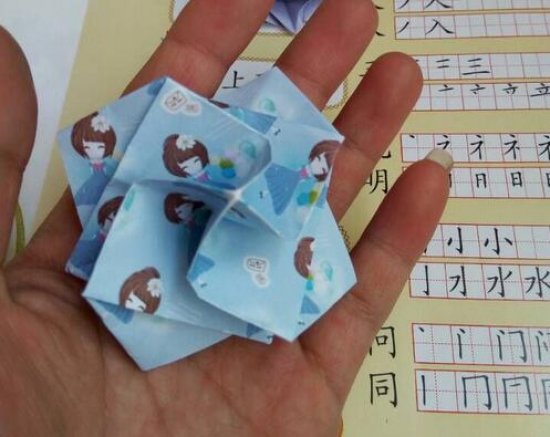 旋转玫瑰花的折纸教程 玫瑰花的折纸步骤图片14