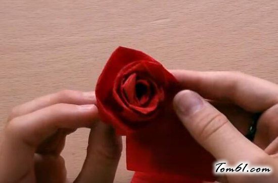 纸条玫瑰花的折纸方法教程-纸条玫瑰图片10
