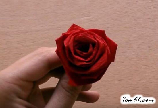 纸条玫瑰花的折纸方法教程-纸条玫瑰图片1