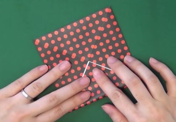 有盖子的盒子折法教程图片5