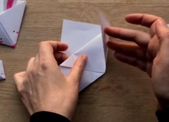 折纸书签制作方法 可爱的兔子书签怎么折图片8