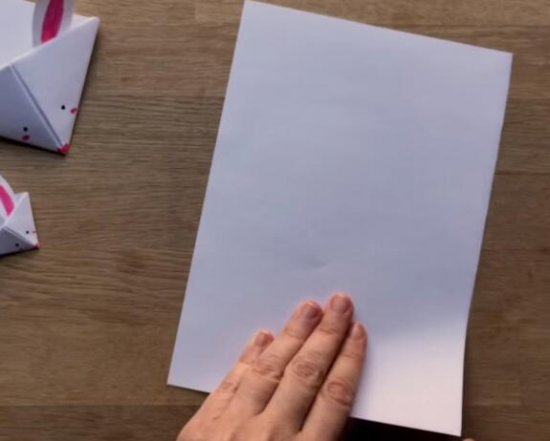 折纸书签制作方法 可爱的兔子书签怎么折图片2