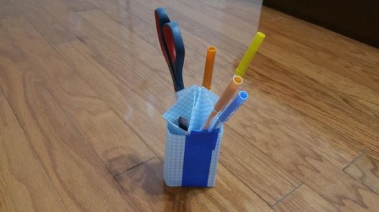 笔筒折纸教程图解 怎么折出一个纸笔筒图片3