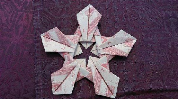 莲花折纸步骤 纸币五瓣莲图片1