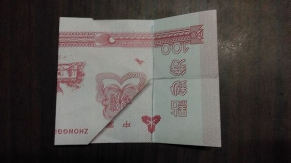 莲花折纸步骤 纸币五瓣莲图片3
