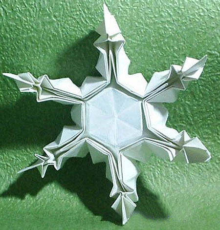 纸雪花的折法图片3