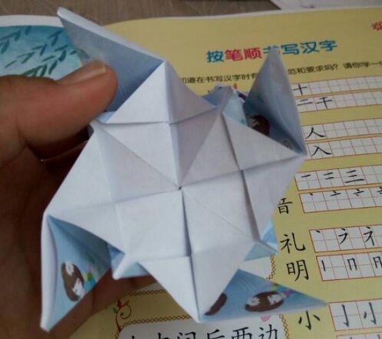 玫瑰花的折纸教程 玫瑰花的折纸步骤图片13