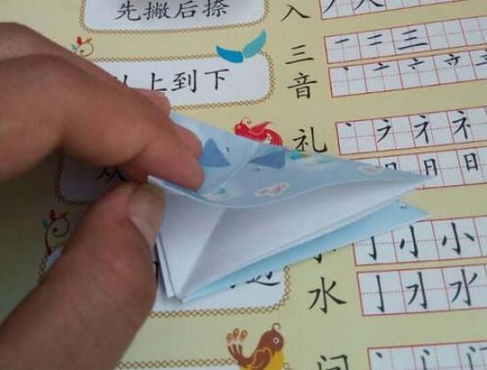 玫瑰花的折纸教程 玫瑰花的折纸步骤图片5