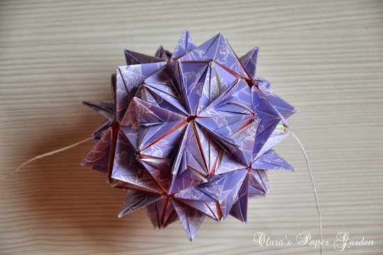 立体石花花球折纸步骤图片11