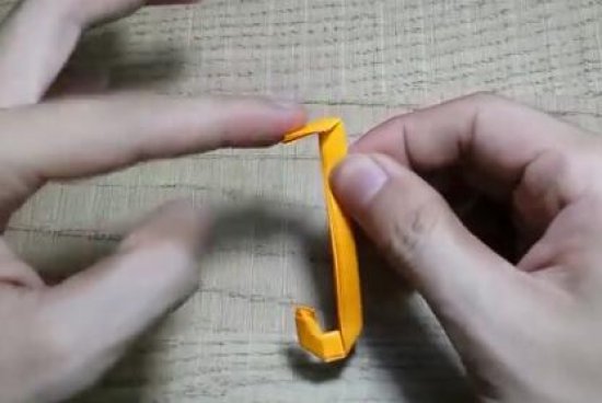 黄色纸伞的折纸方法 怎么折出一把油纸伞图片14