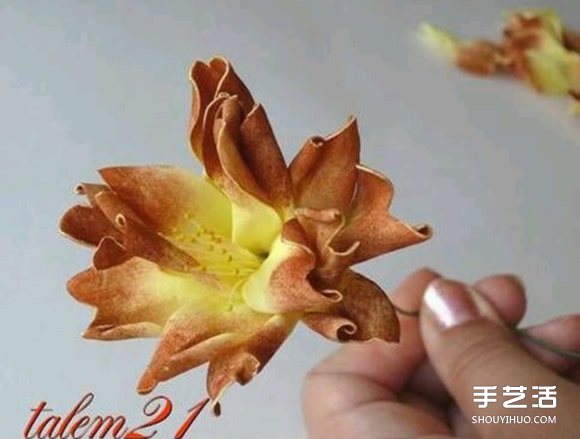如何用海绵纸做花 海绵纸制作花朵的详细步骤图解图片10