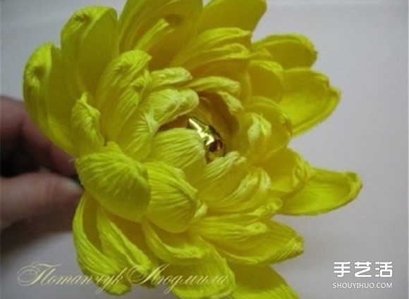 皱纹纸菊花的折法图解图片13