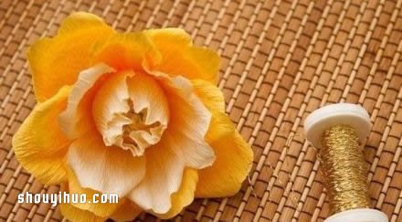 皱纹纸花的做法图解 手工皱纹纸花的折法教程图片6