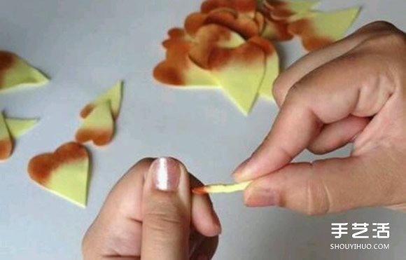 如何用海绵纸做花 海绵纸制作花朵的详细步骤图解图片5