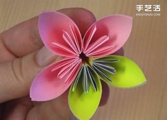 超美折纸花球的折法图解，相对还算简单的哦图片12