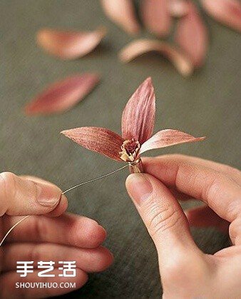 手工纸花的制作方法 与串珠结合的效果令人惊艳图片2
