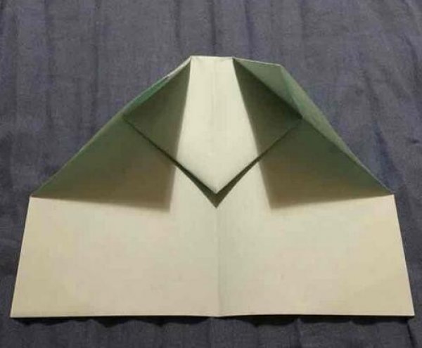 纸飞机的折纸教程图片5