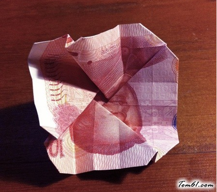 用钱折玫瑰的折纸图解与方法教程图片11