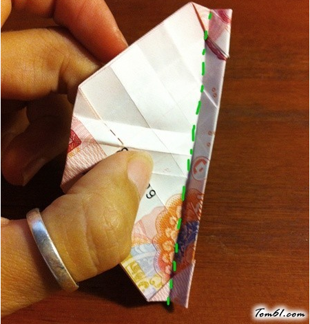用钱折玫瑰的折纸图解与方法教程图片5