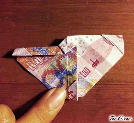 用钱折玫瑰的折纸图解与方法教程图片8