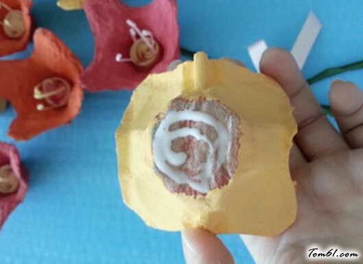 鸡蛋托的废物利用的创意制作图解教程图片11