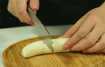 【燕麦脆香蕉】香蕉切段